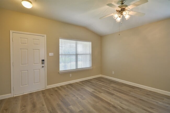 Photo - 13027 Lark Point Ct House