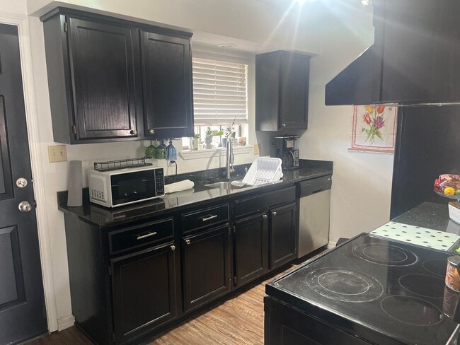 Foto del edificio - This well-maintained 2-bedroom, 1.5-bath home in Russellville, AR