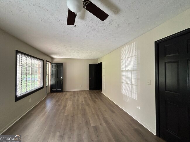 Foto del edificio - 33 Lynhaven Dr