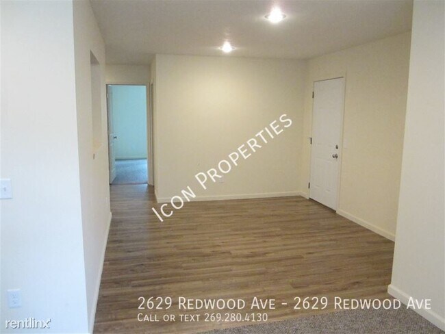 Building Photo - 2629 Redwood Ave