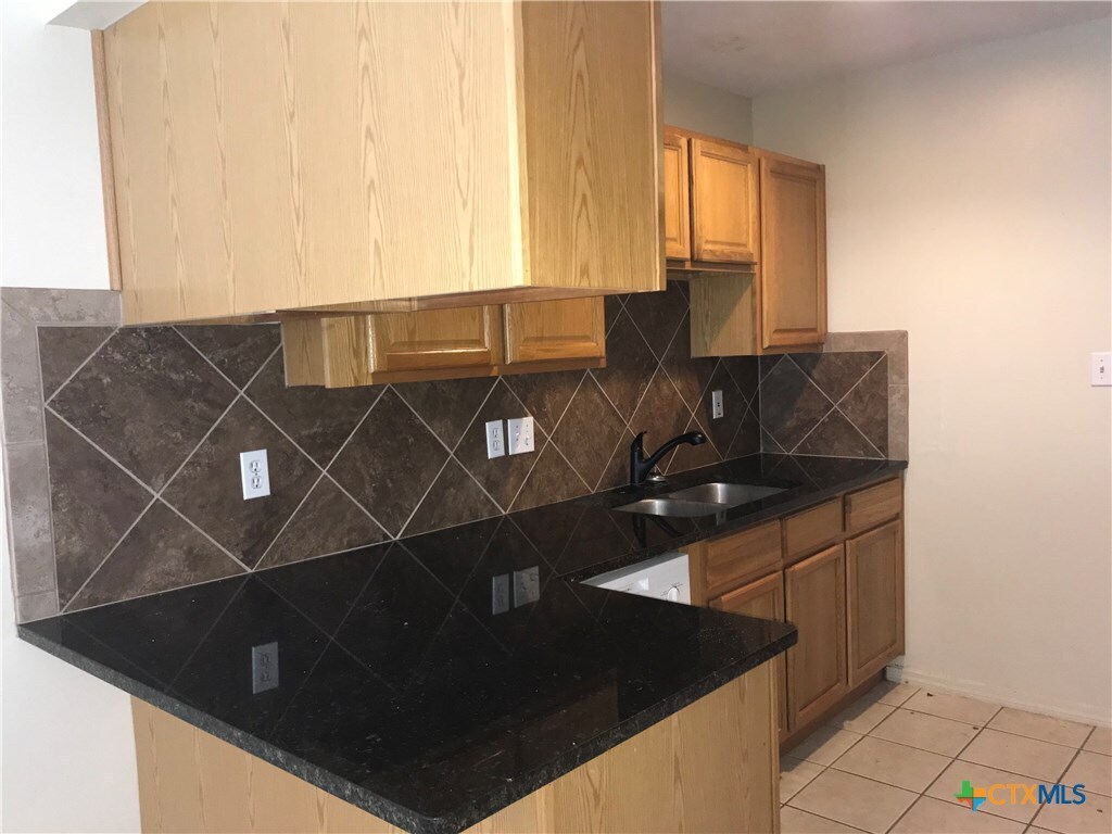 Foto principal - 115 Crest Dr