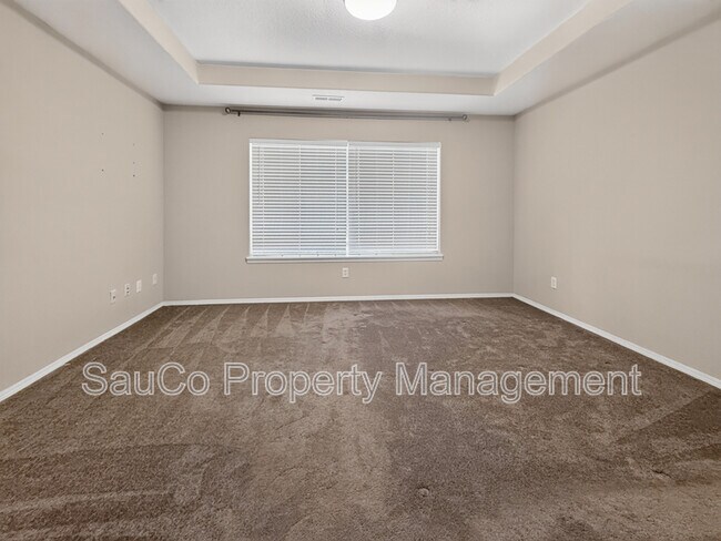 Building Photo - 948 SE Elina Ave