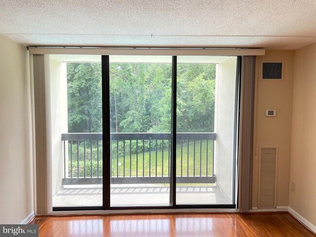 Foto del edificio - 6300 Stevenson Ave