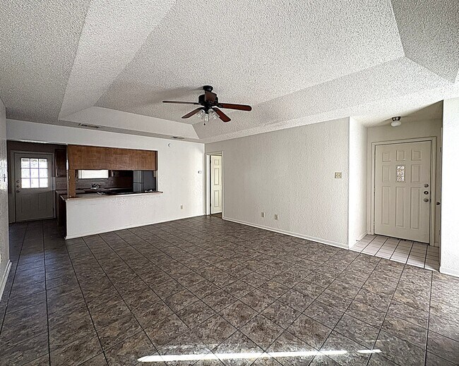 Foto del edificio - 2325 Tiffany Dr