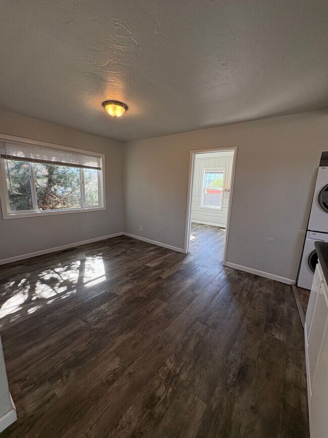 Foto del edificio - 3 Bedroom/ 2 Bath Medford Rental Available in Quiet Medford Neighborhood