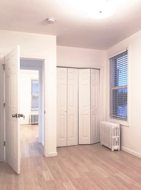 Interior Photo - 588 Argyle Ave