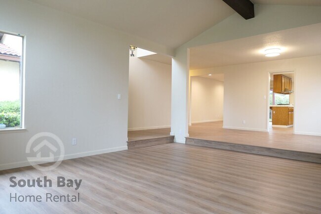 Foto del edificio - 3BD/2BA - Modern, Conveniently Located Hom...