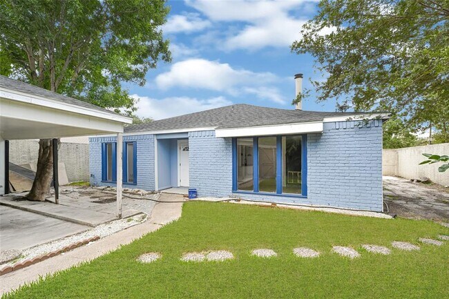 Foto del edificio - 8302 Country Wind Ln