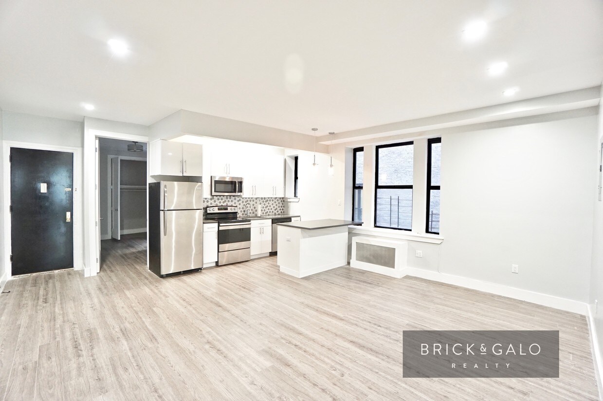 Foto principal - 838 Riverside Dr