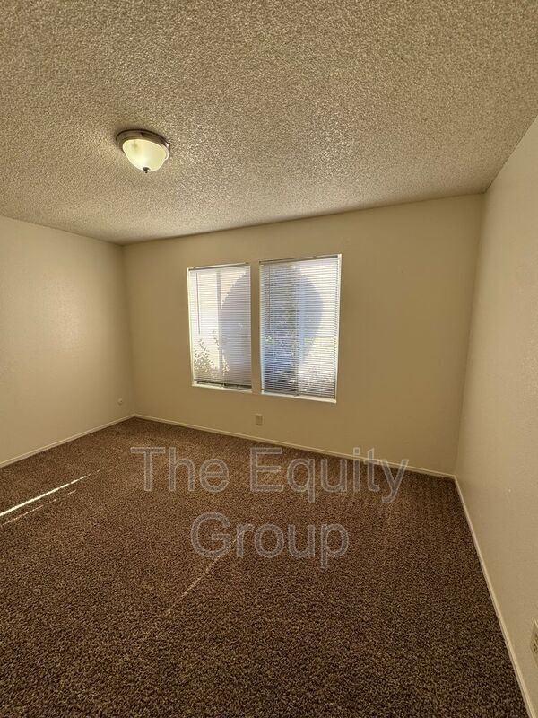 Foto del edificio - 2417 S Sallee St