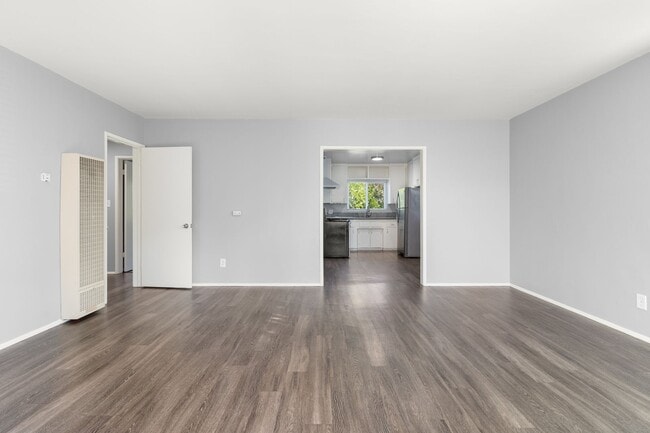 Building Photo - 1577 Pine Ave