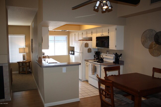 Building Photo - 7952 E Colette Cir