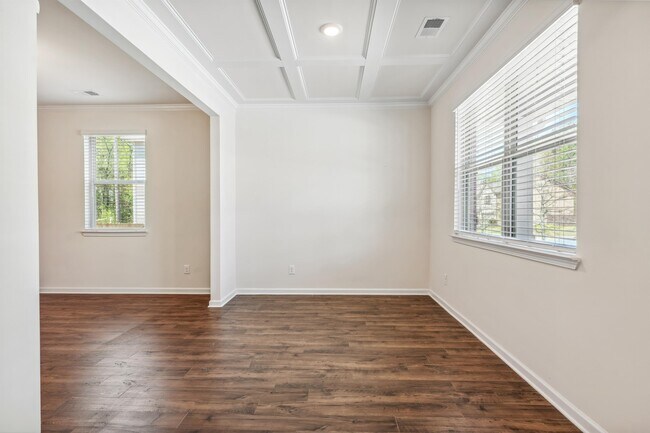 Building Photo - 3092 Hawthorn Farm Blvd