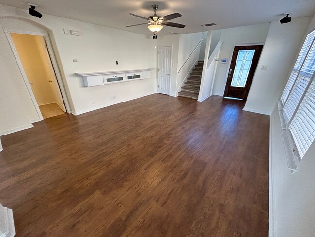 Foto del edificio - **APPLICATION RECEIVED** MOVE IN SPECIAL!!...