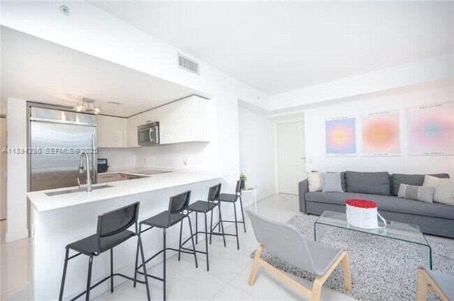 Foto del edificio - 1300 Brickell Bay Dr
