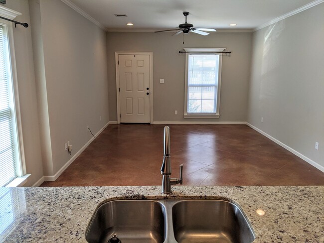 Building Photo - Beautiful Home in the CENTER of LAFAYETTE!!