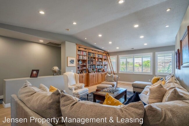 Building Photo - 5 br, 2 bath House - 2329 North Prospector...