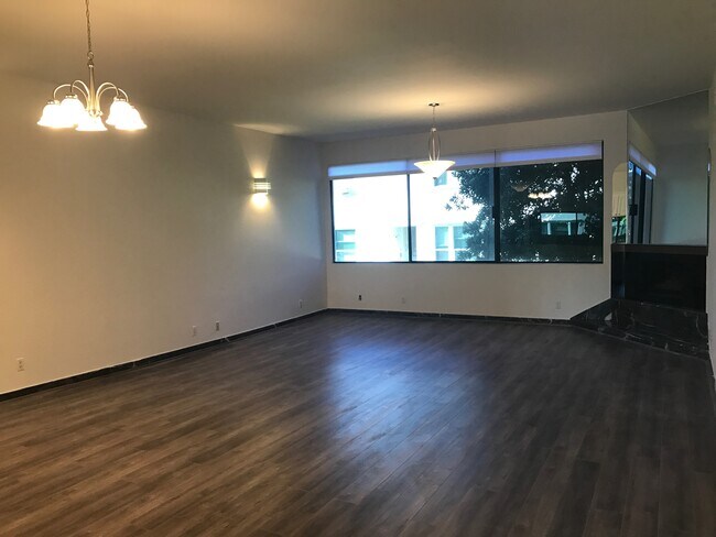 Building Photo - 4161 Los Feliz Blvd