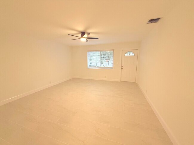 Foto del edificio - 626 Prosperity Farms Rd