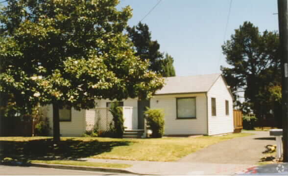 Building Photo - 2550 W Avenue 134th