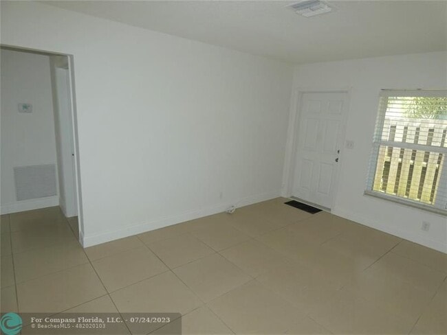 Building Photo - 3621 NE 8th Ave