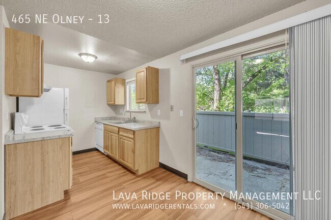 Building Photo - 465 NE Olney-13