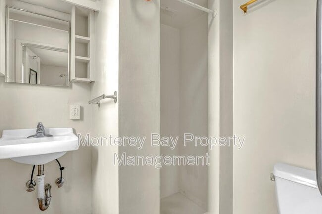 Building Photo - 235 Grove Acre Ave