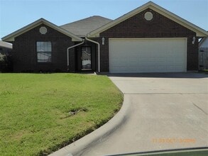 Building Photo - 4018 SW Mesquite Dr