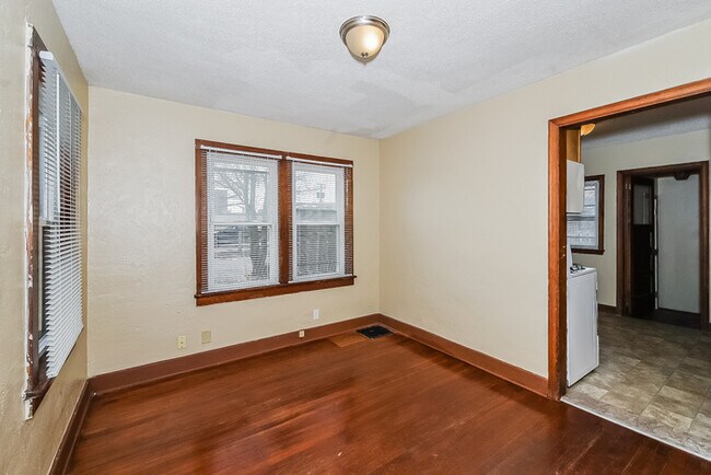 Foto del edificio - 106 9th Ave N