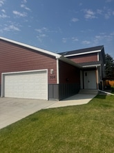 Building Photo - 504 Elm Ave