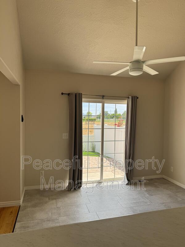 Foto del edificio - 1541 West Lane Court - 1