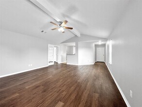Building Photo - 12101 Seacrest Ln