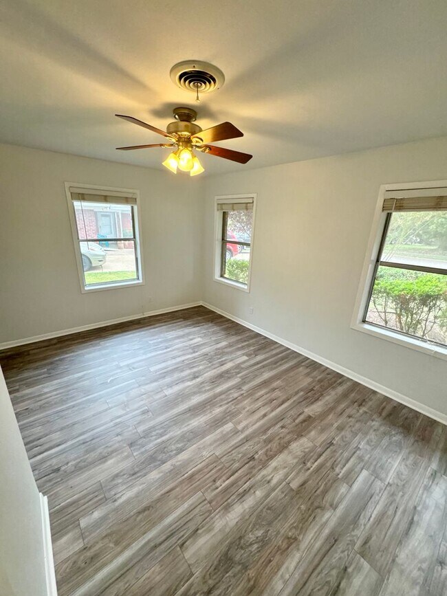 Building Photo - Greenacres Subdivision