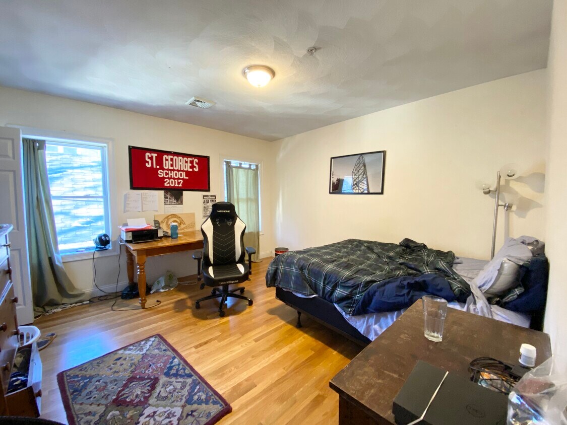 Primary Photo - 128 Hillside St