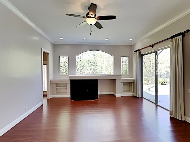 Building Photo - 5278 Shoreline Cir