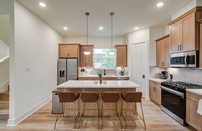 Building Photo - 3311 Daphne St