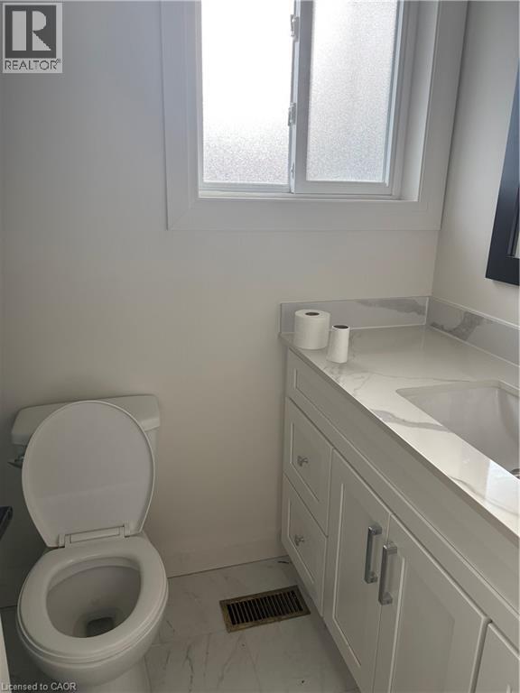 Building Photo - 13 Penny Ln