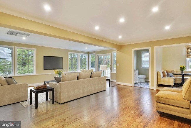 Building Photo - 6420 Garnett Dr