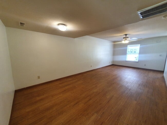 Building Photo - 20390 Skyview Dr