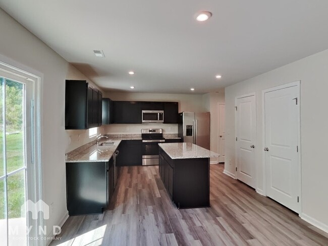 Building Photo - 725 Point Andrews Dr SW