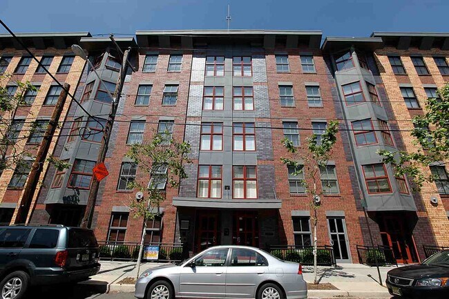 Building Photo - 812 Grand St