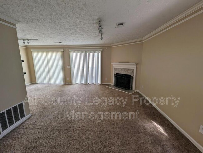Building Photo - 3757 Meadow Creek Dr
