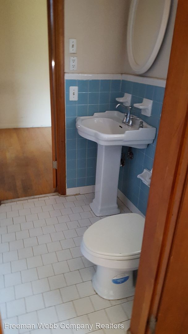 Building Photo - 2 br, 1 bath House - 412-B Alta Loma Road
