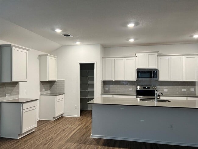 Building Photo - 223 Chickasaw Ln