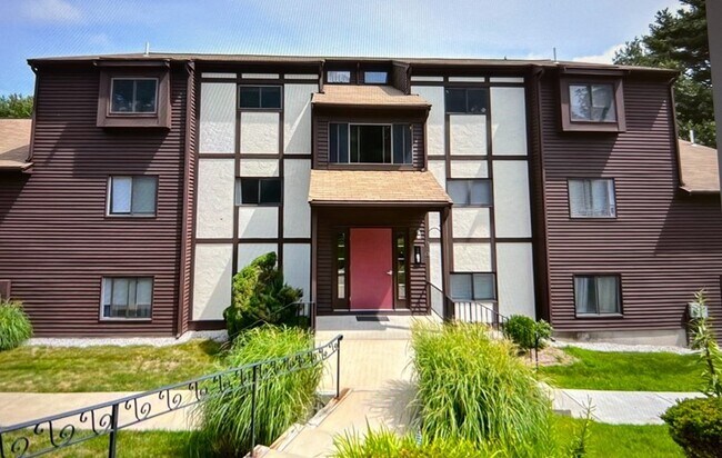 Building Photo - 65 Highwood Dr