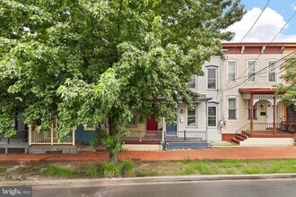 Building Photo - 2120 13th St SE