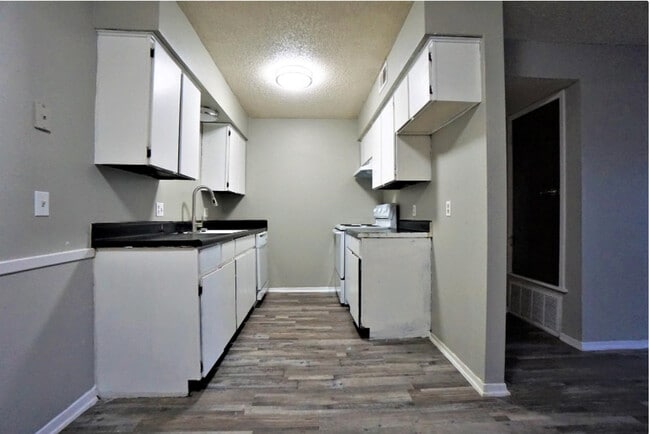 Windsor Gardens Apartments photo'
