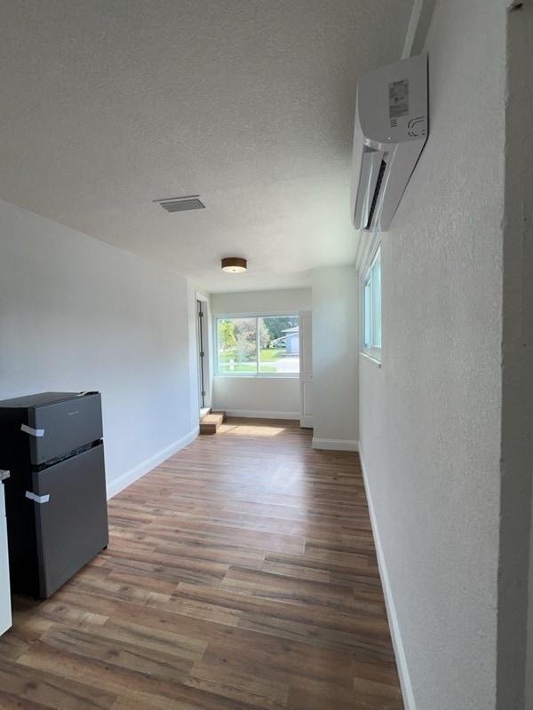 Foto del edificio - 562 Hartley Pl