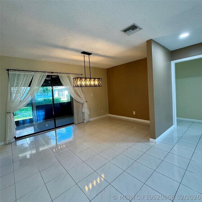 Building Photo - 9870 Pecan Tree Dr