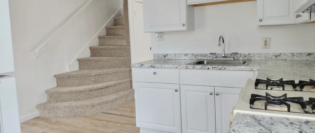 Building Photo - 301 Somerset St